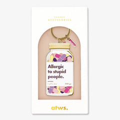 "Porte-clés Allergic to Stupid People émail doré, accessoire humour original - LesDnicheuses"