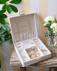 "Boîte à bijoux Anne en moumoute blanche, rangement bijoux élégant et douillet, cadeau original femme - LesDnicheuses"