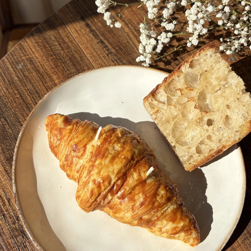 "Bougie croissant non parfumée, cire de soja et d'abeille, décoration gourmande - LesDnicheuses"