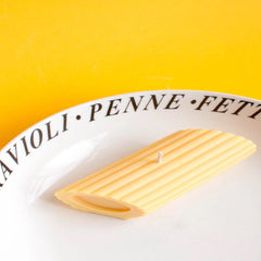 "Bougie Penne, bougie décorative originale en forme de pâtes, cadeau humoristique et design pour la maison - LesDnicheuses"
