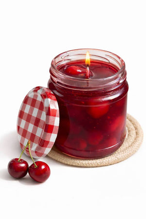 "Bougie trompe-l'œil pot de confiture cerise, cadeau original fait main - LesDnicheuses"