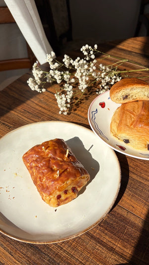 "Bougie pain au chocolat sans parfum, cire soja et abeille, fait main - LesDnicheuses"