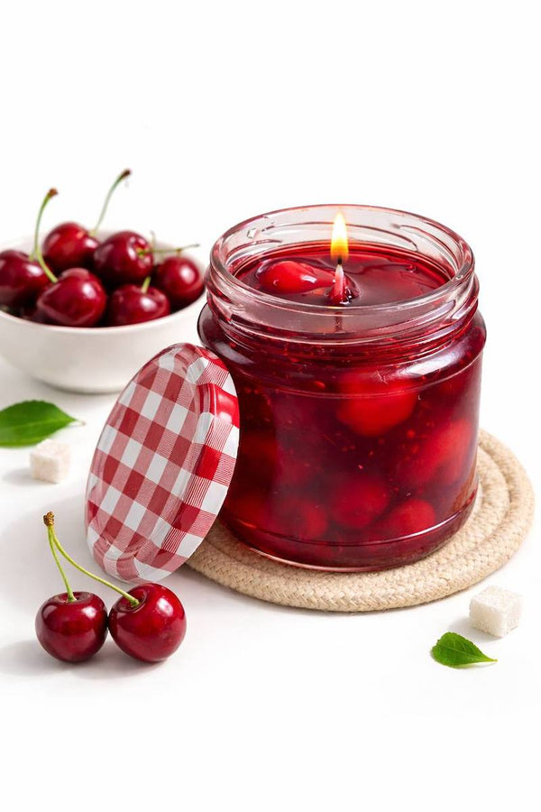 "Bougie parfumée cerise dans un pot de confiture, cire naturelle artisanale - LesDnicheuses"