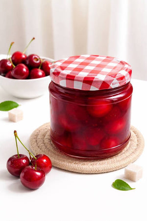 "Bougie parfumée cerise vue de dessus, finition artisanale, made in France - LesDnicheuses"
