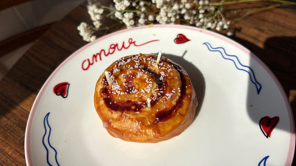 Bougie réaliste roulé à la cannelle  – Viennoiserie - LesDnicheuses
