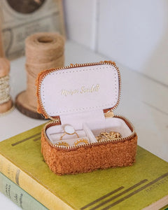 "Mini boîte à bijoux de voyage Marie en moumoute camel, rangement bijoux nomade et chic, cadeau original - LesDnicheuses"