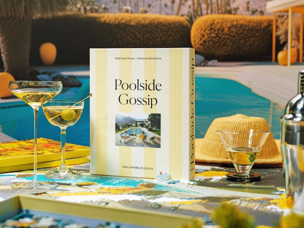 "Puzzle Poolside Gossip 1000 pièces Slim Aarons, vue d'ensemble puzzle assemblé, décoration murale originale et élégante - LesDnicheuses"